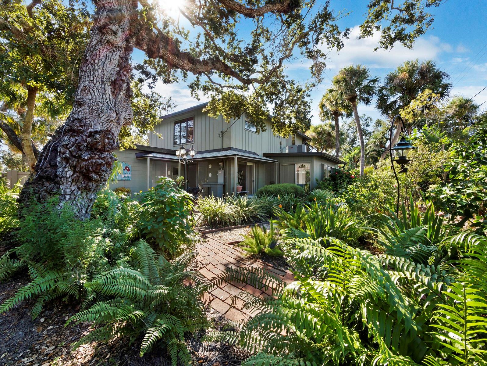 SIESTA ISLES - Residential