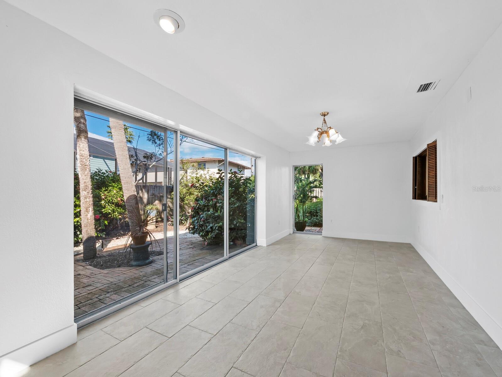 SIESTA ISLES - Residential