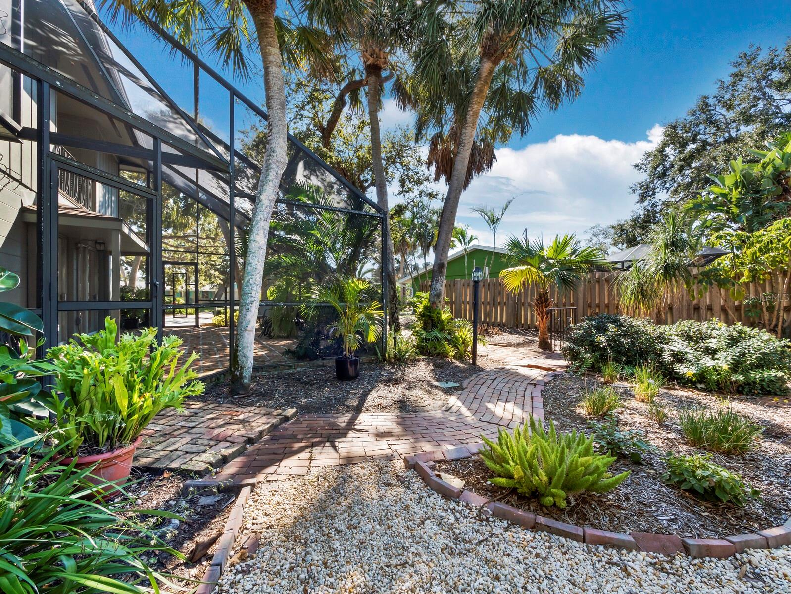 SIESTA ISLES - Residential