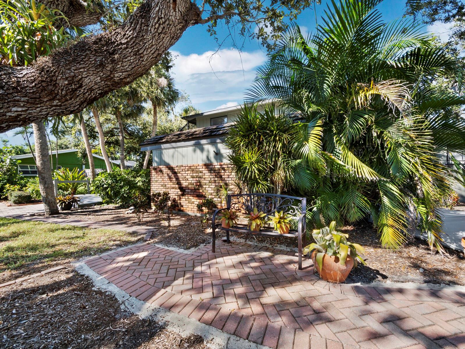 SIESTA ISLES - Residential