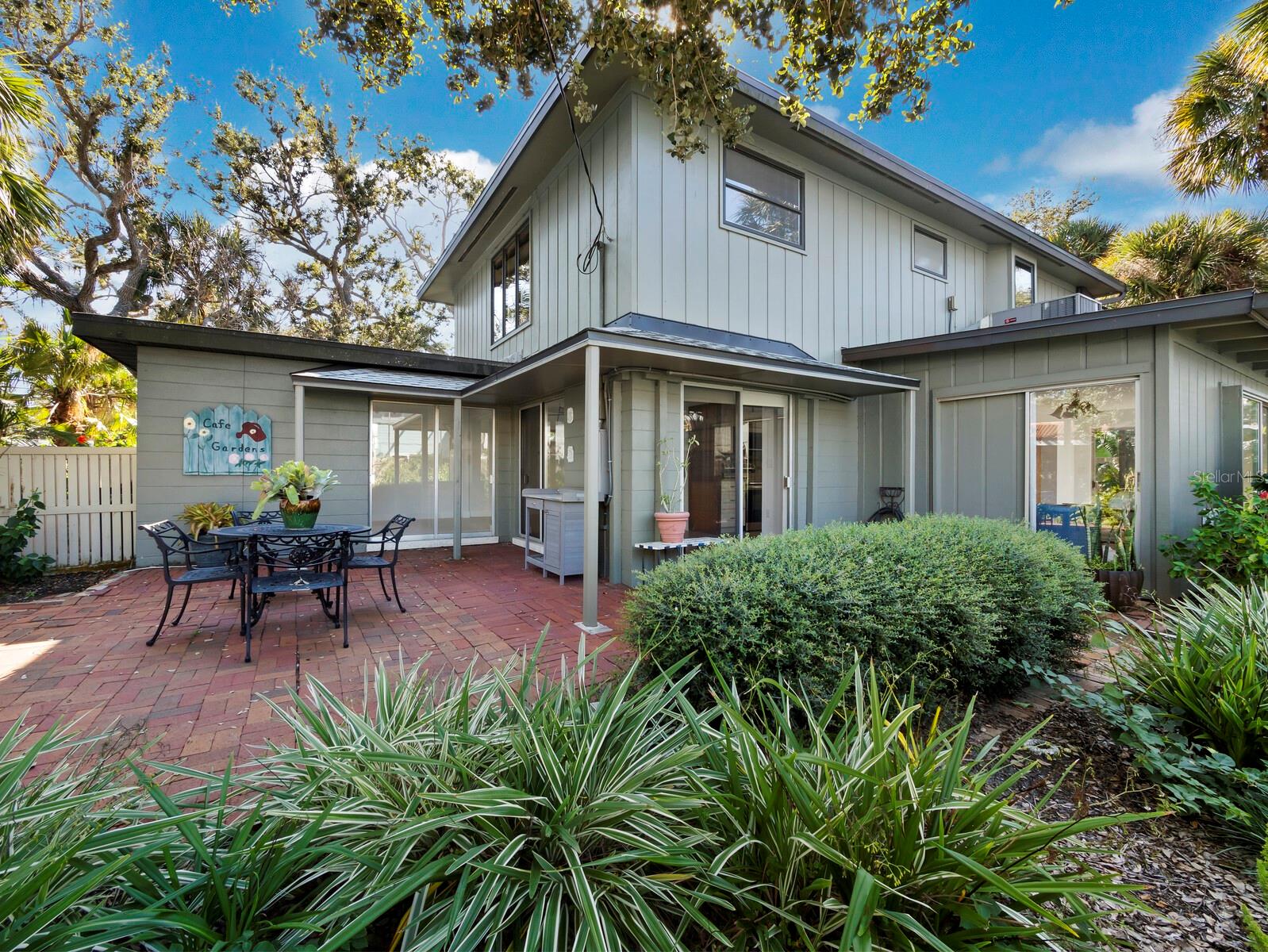 SIESTA ISLES - Residential