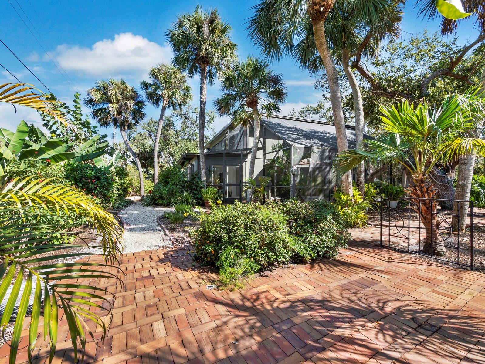 SIESTA ISLES - Residential