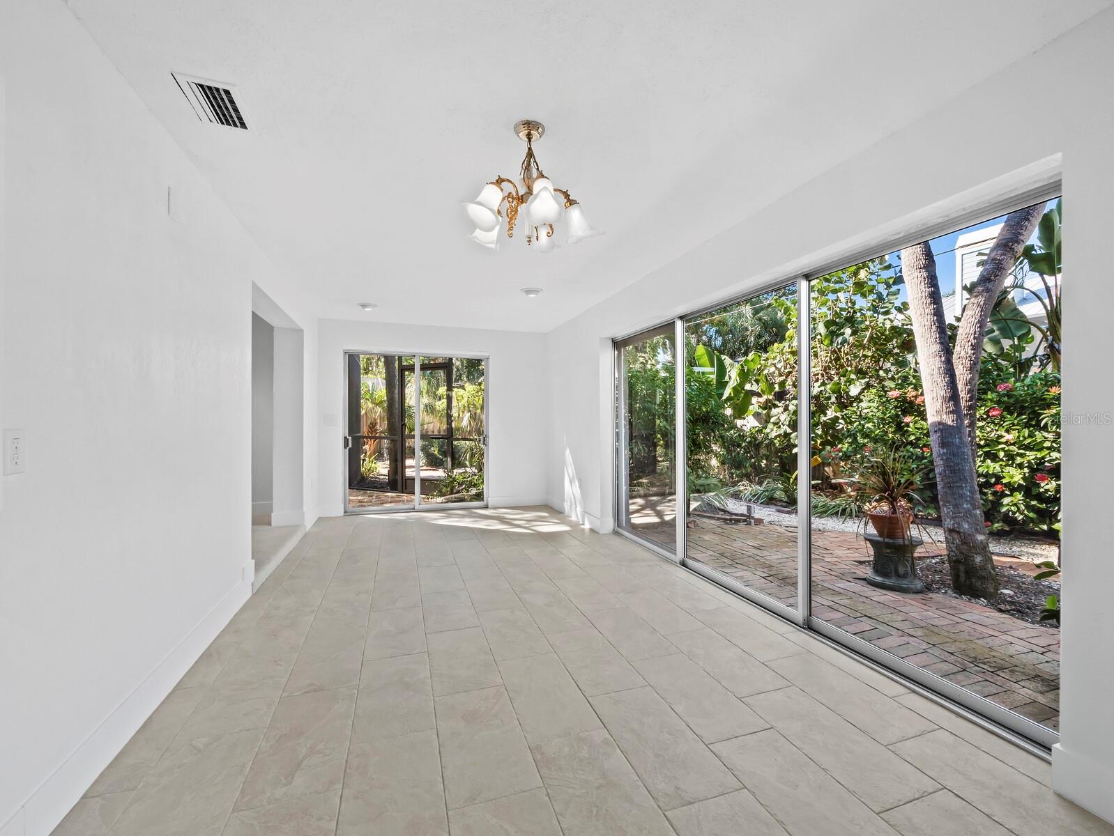 SIESTA ISLES - Residential