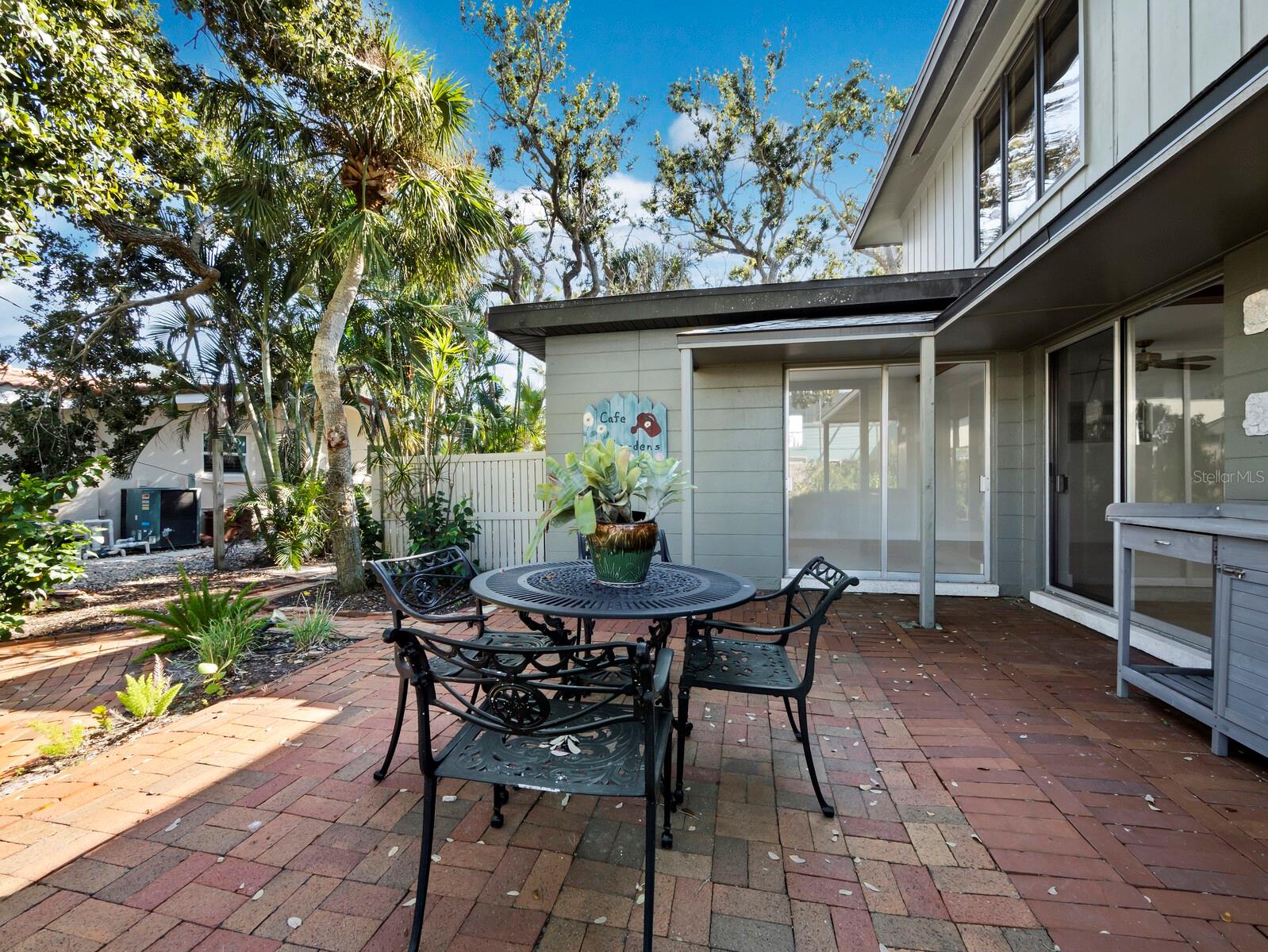 SIESTA ISLES - Residential
