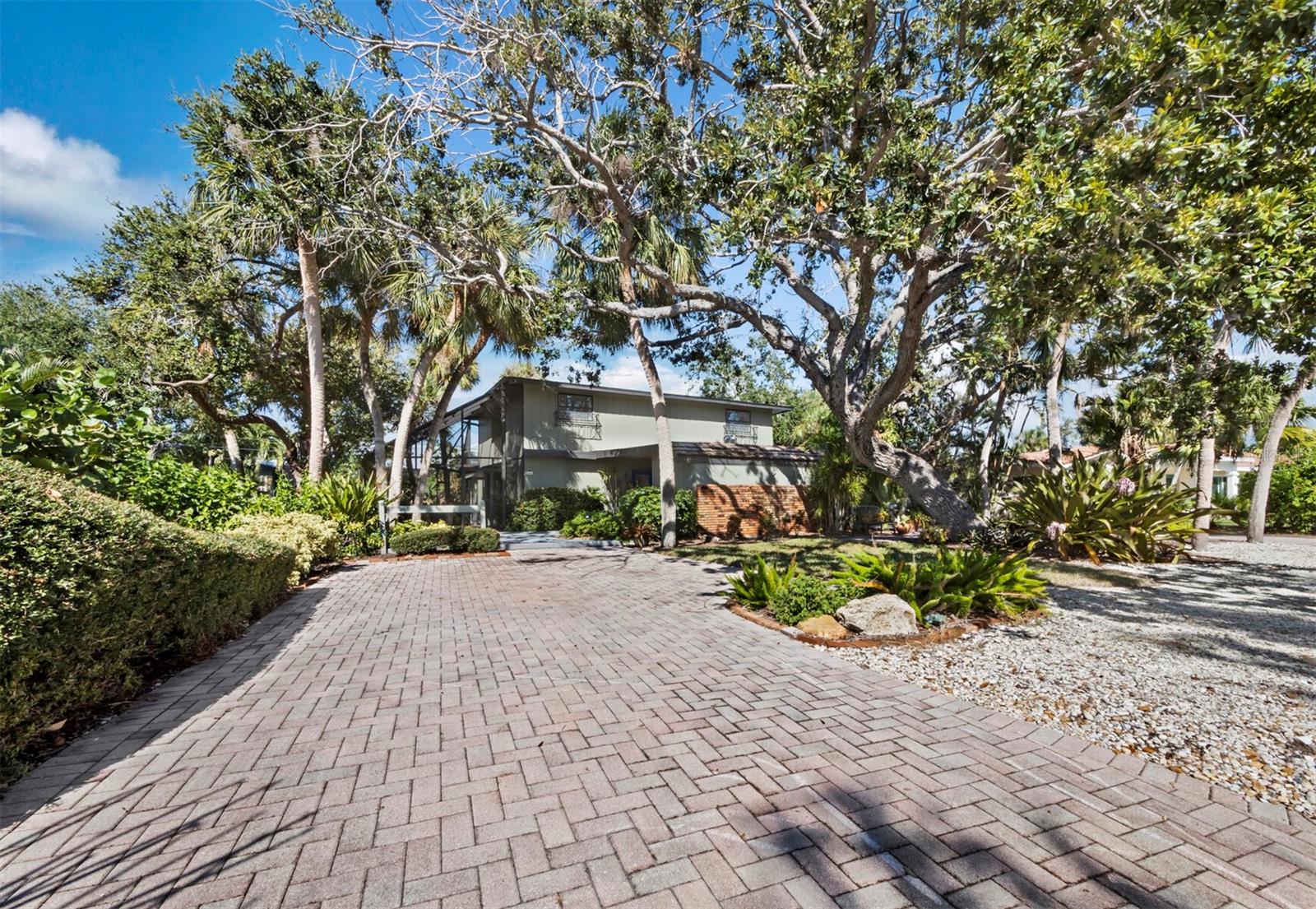SIESTA ISLES - Residential