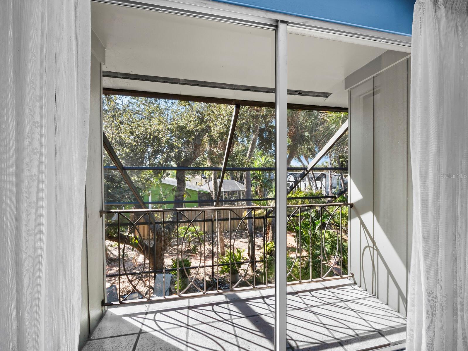 SIESTA ISLES - Residential