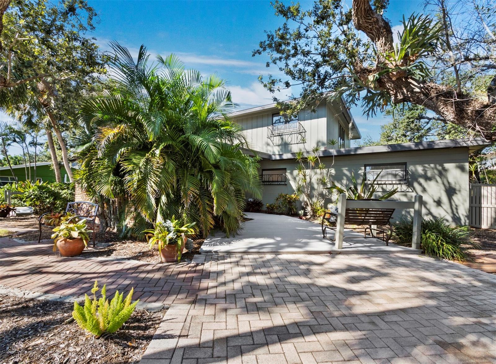 SIESTA ISLES - Residential