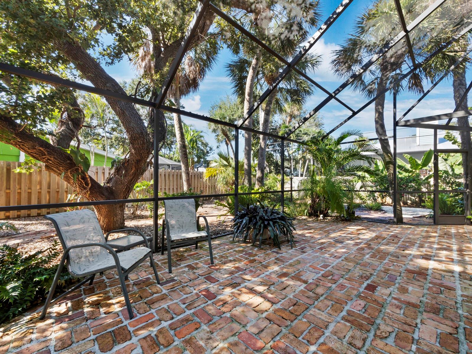 SIESTA ISLES - Residential