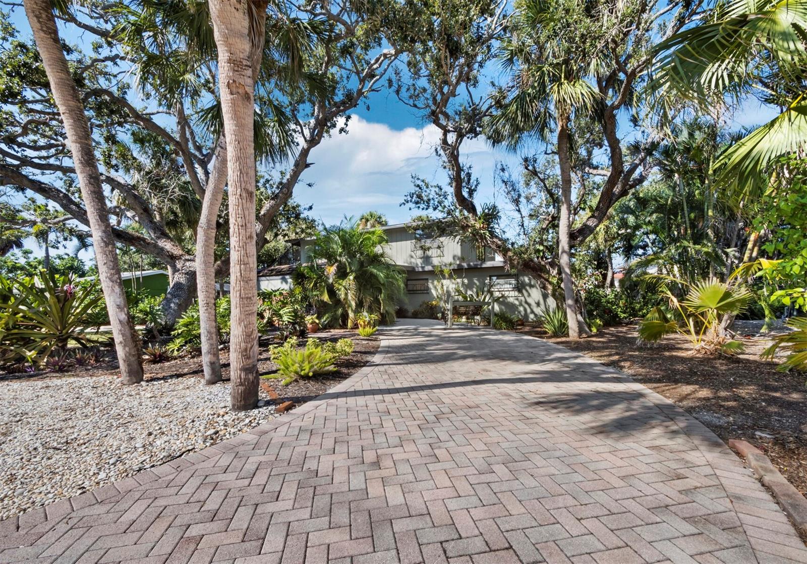 SIESTA ISLES - Residential