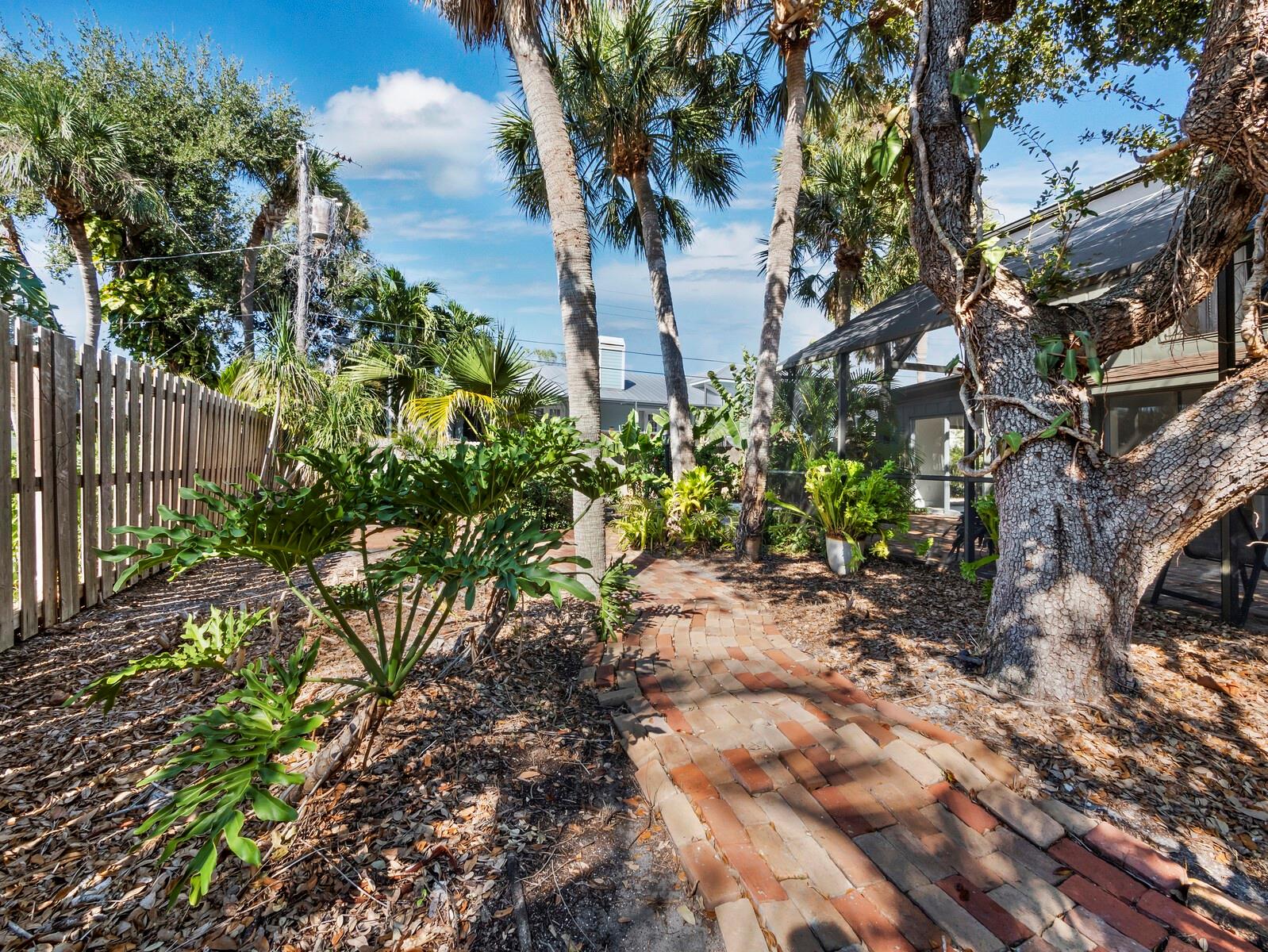 SIESTA ISLES - Residential