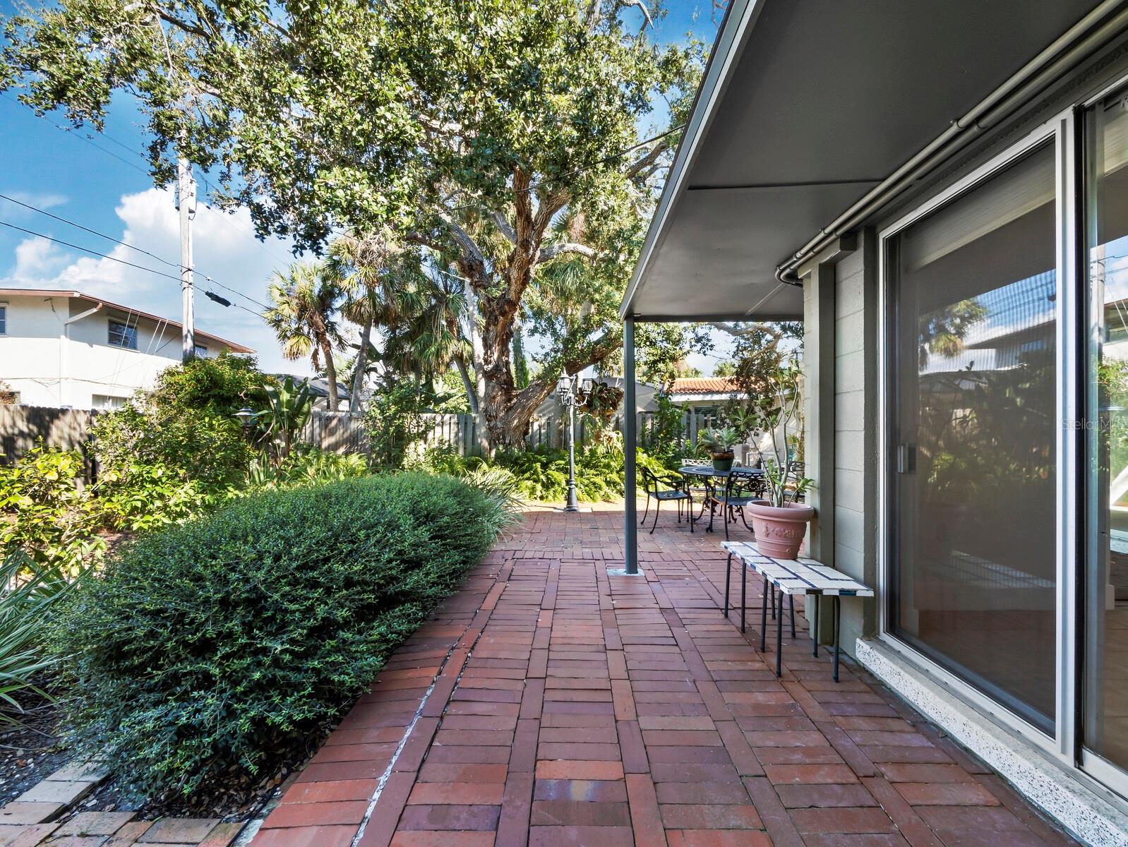 SIESTA ISLES - Residential