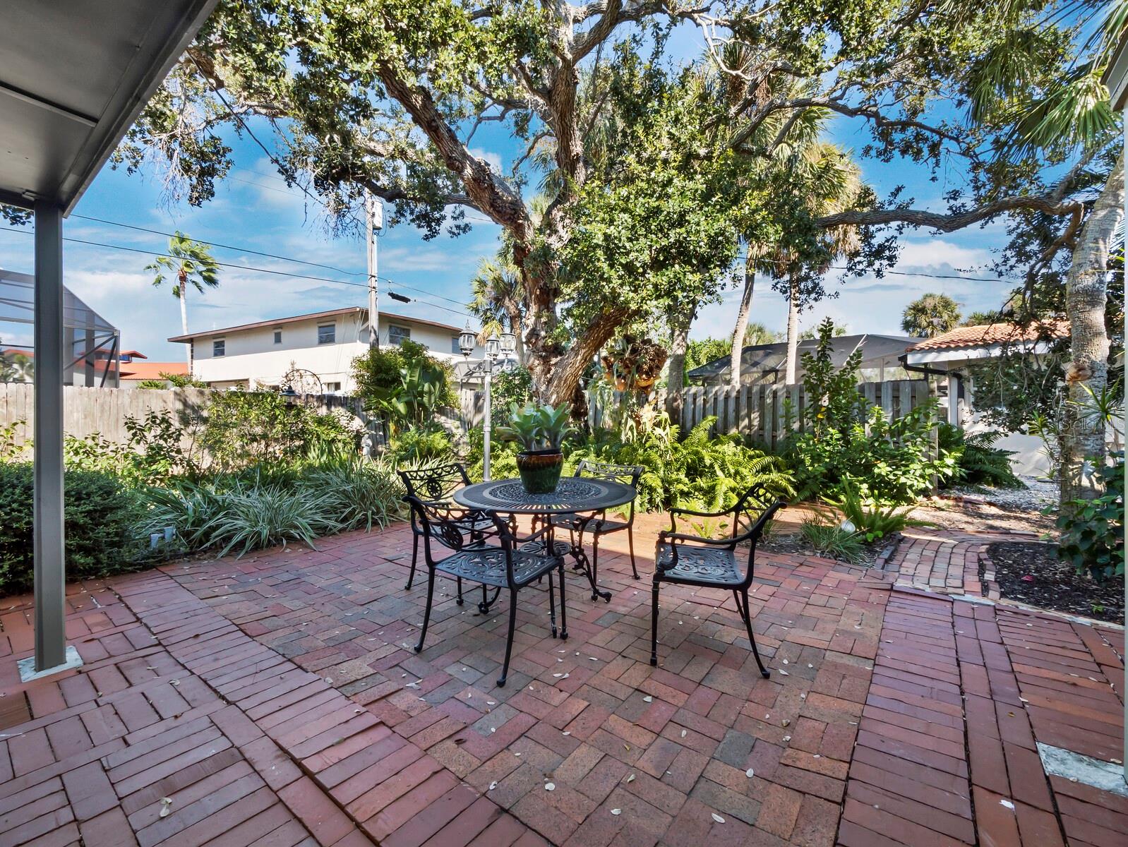 SIESTA ISLES - Residential