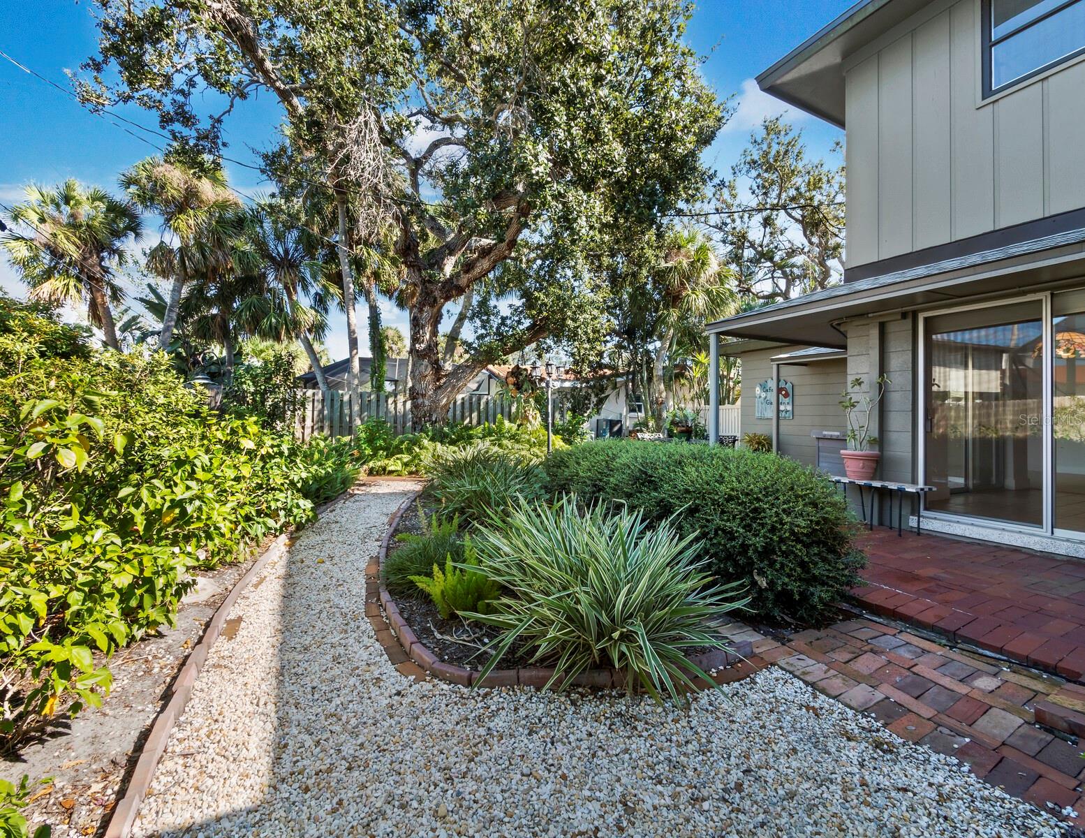 SIESTA ISLES - Residential