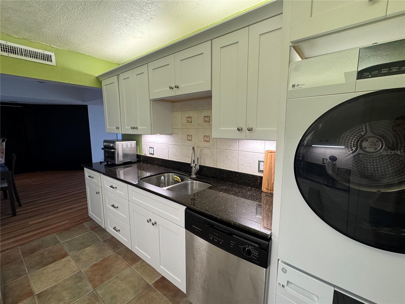 THE PARKLAND A CONDO - Residential Lease