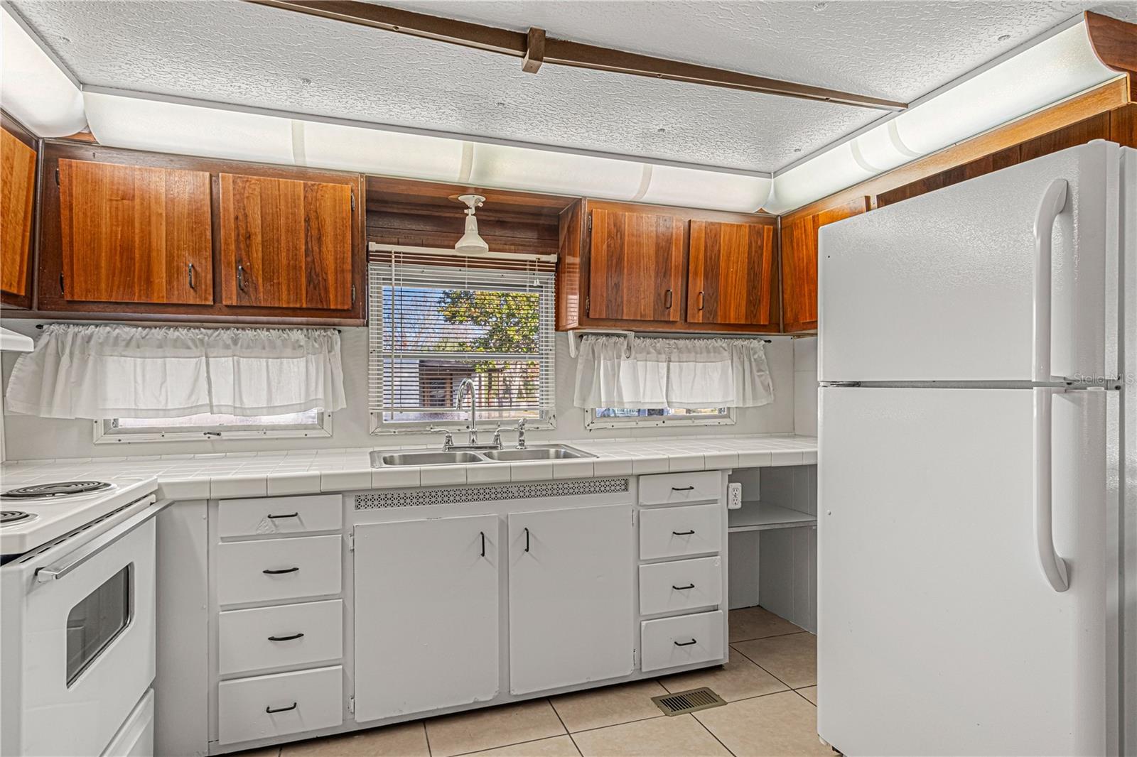TROPICAL MOBILE HOME VILLAGE - Residential