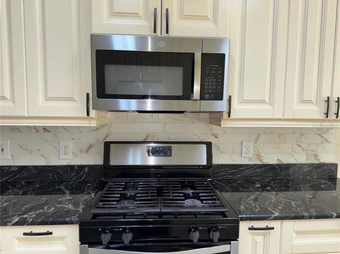 MEADOW POINTE PRCL 12 - Residential Lease