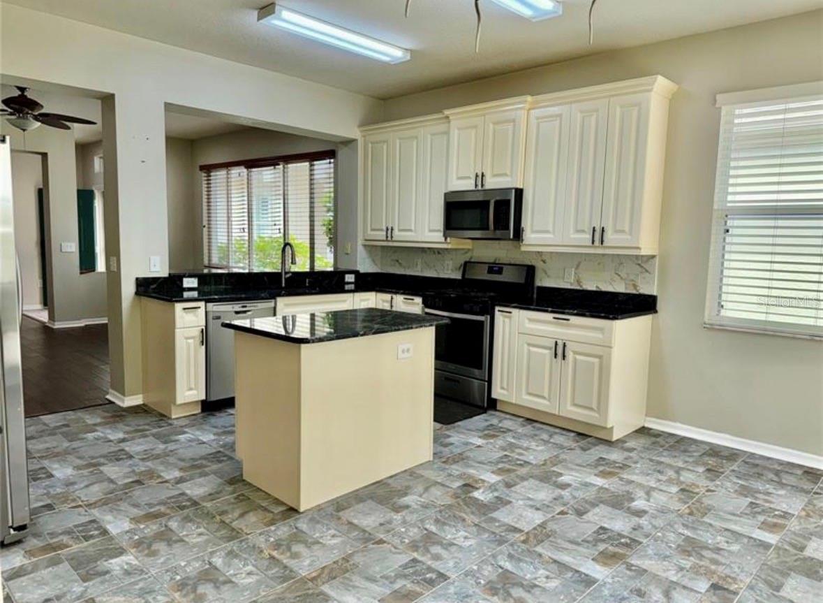 MEADOW POINTE PRCL 12 - Residential Lease
