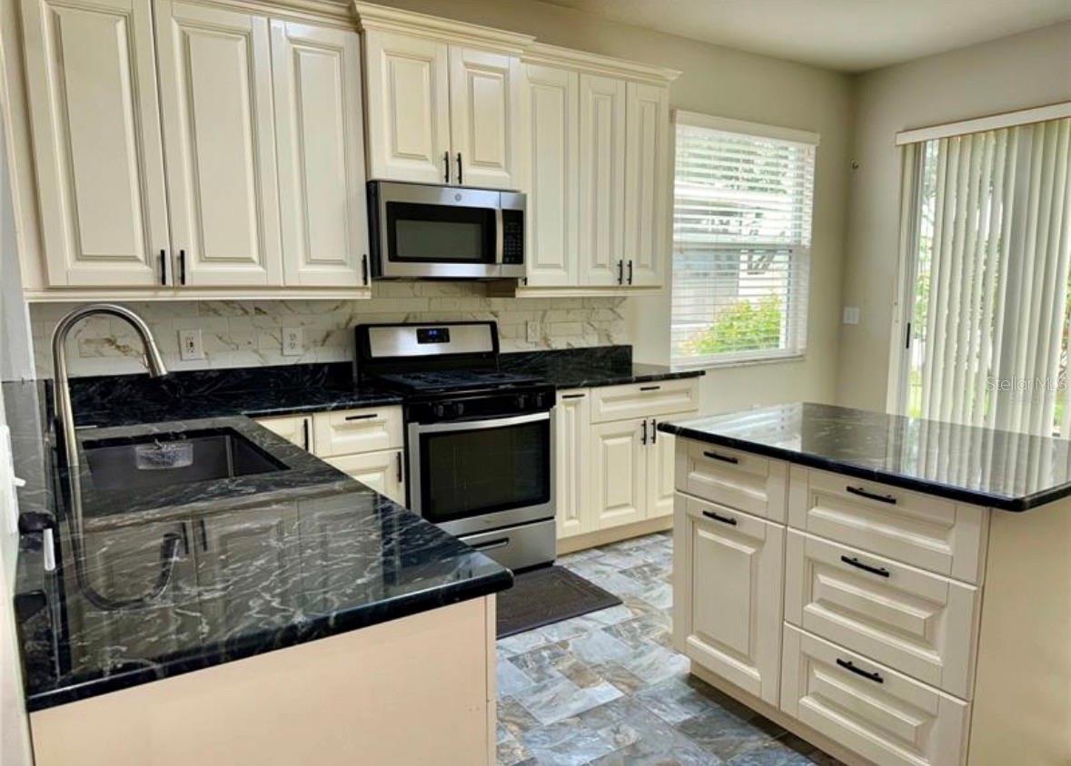 MEADOW POINTE PRCL 12 - Residential Lease