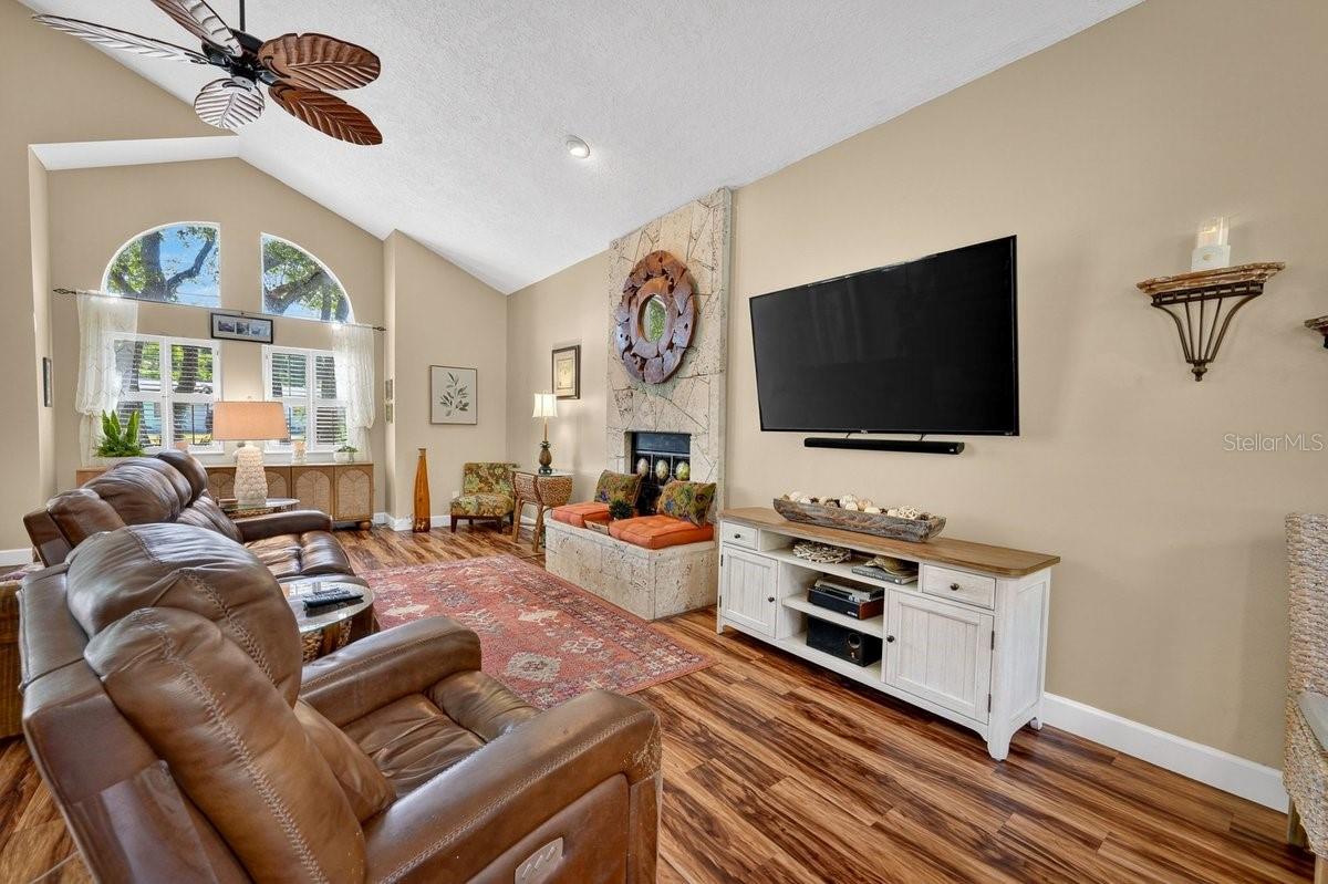 LIGHTHOUSE SHORES - Residential