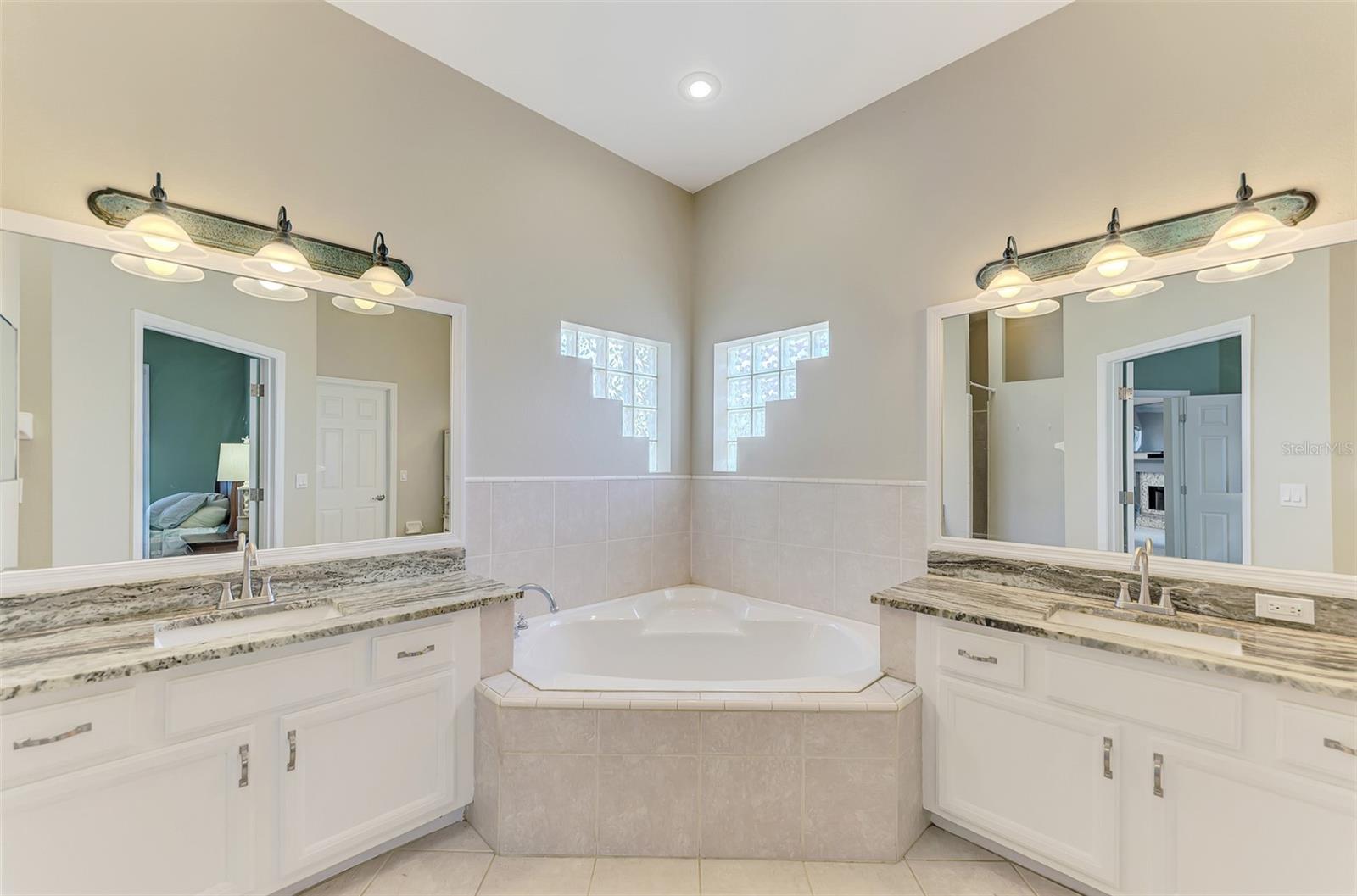 WOODMERE LAKES - Residential