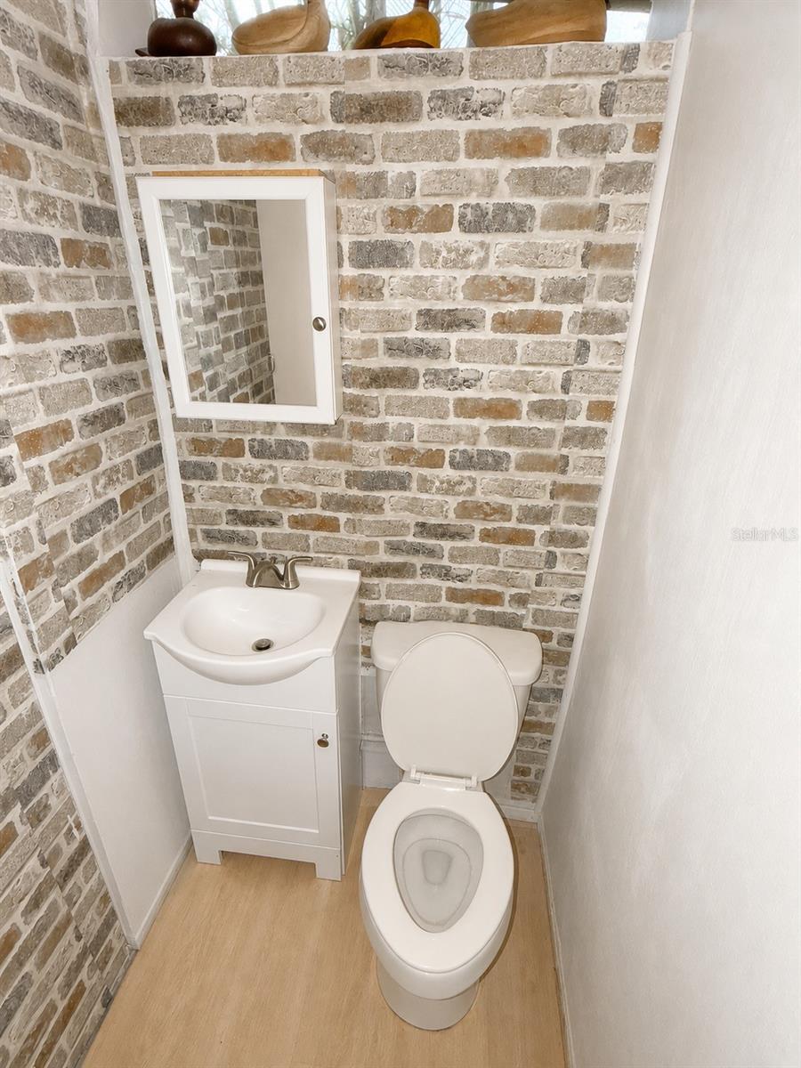 SOUTH PINECREST 1ST ADD - Residential Lease