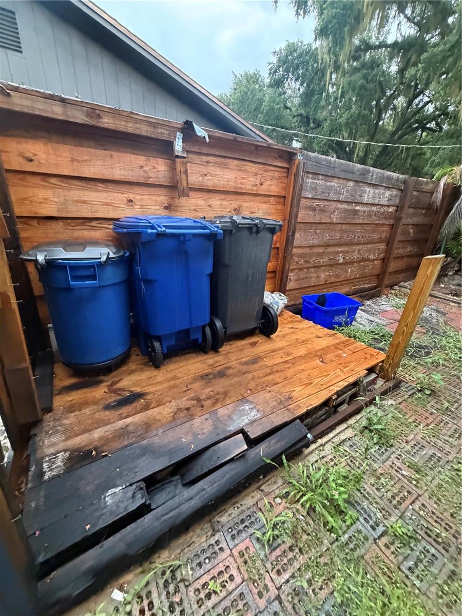 SOUTH PINECREST 1ST ADD - Residential Lease
