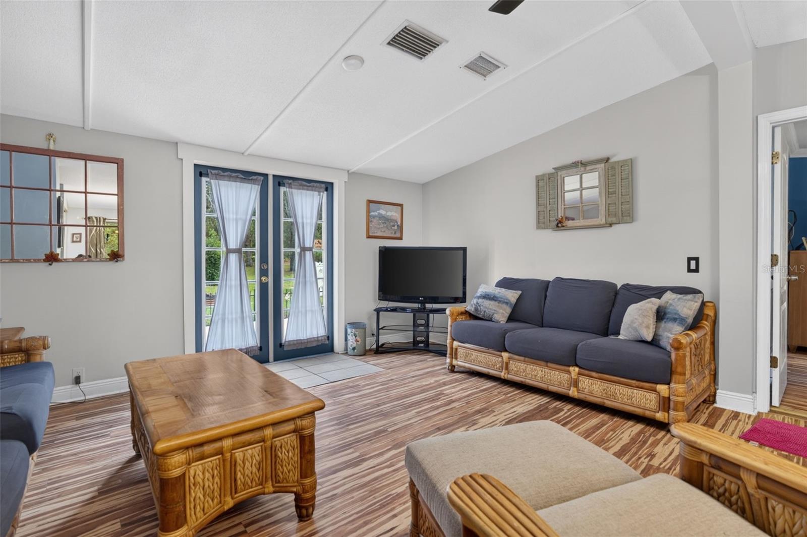 LEISURE HILLS - Residential