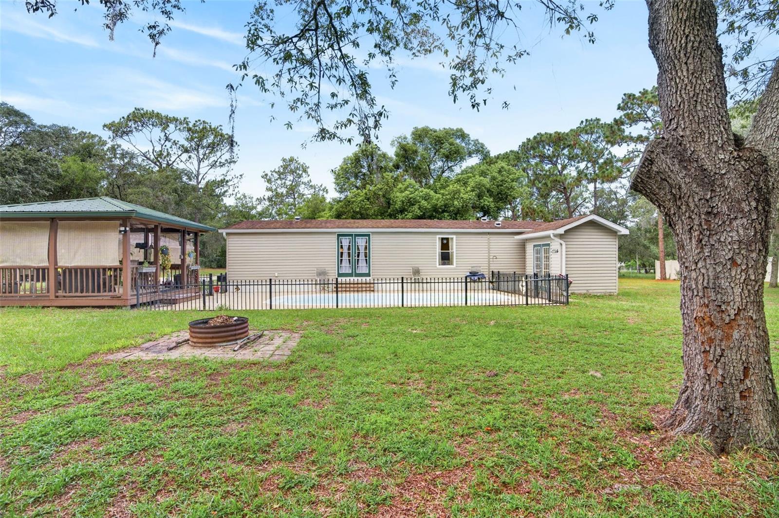 LEISURE HILLS - Residential