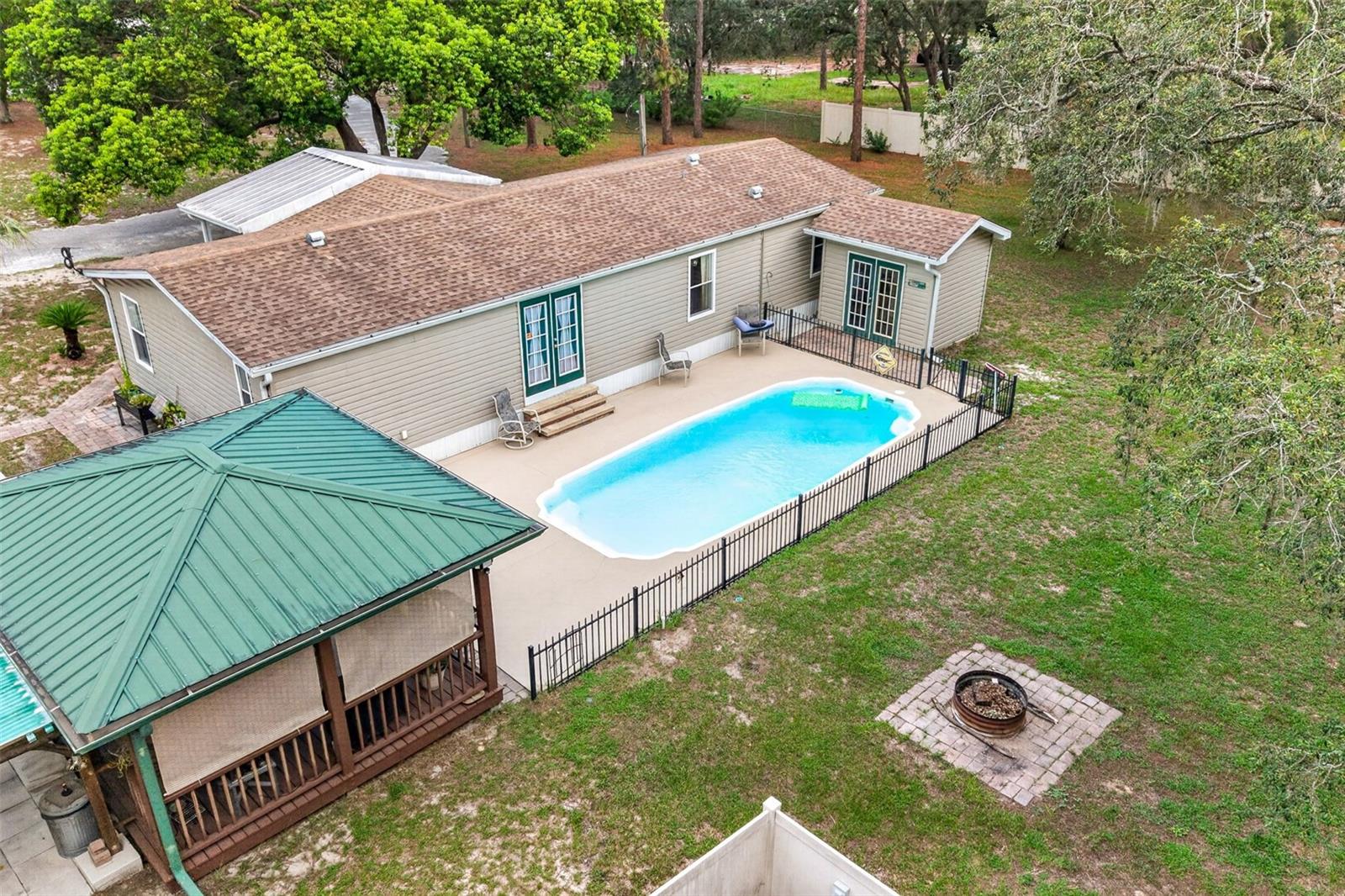 LEISURE HILLS - Residential