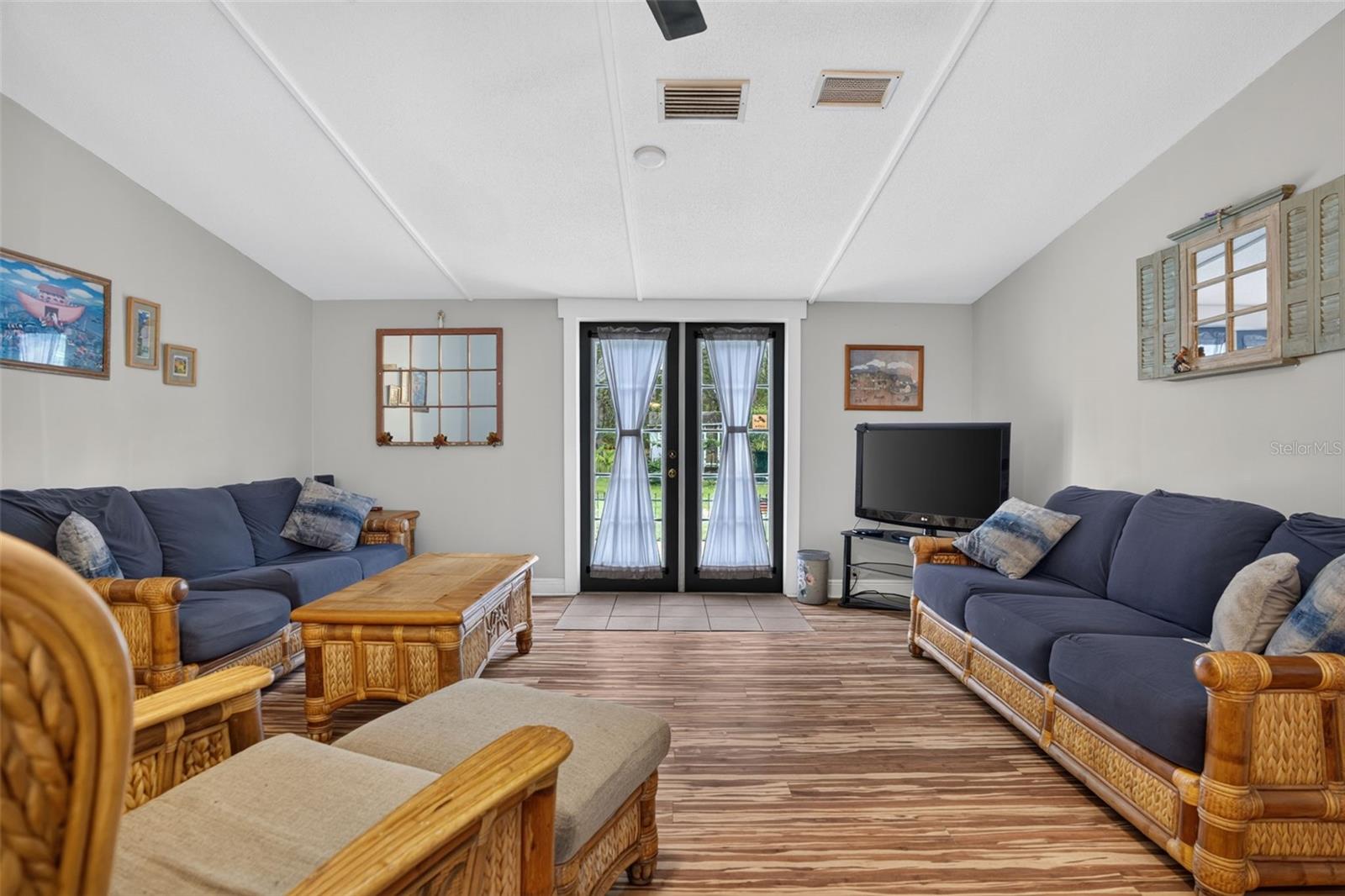 LEISURE HILLS - Residential