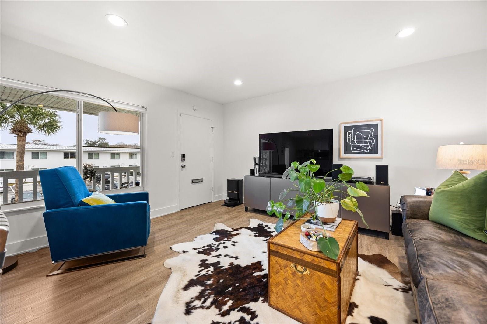 LAKE MAITLAND TERRACE APTS - Residential