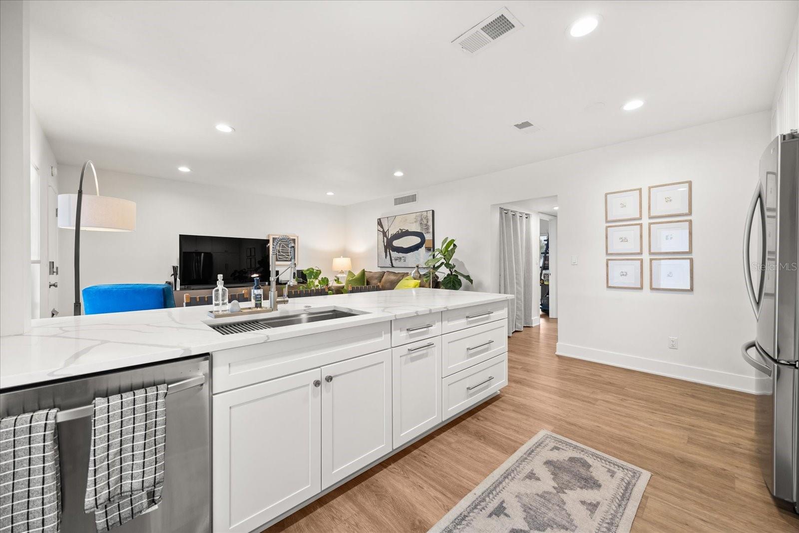 LAKE MAITLAND TERRACE APTS - Residential