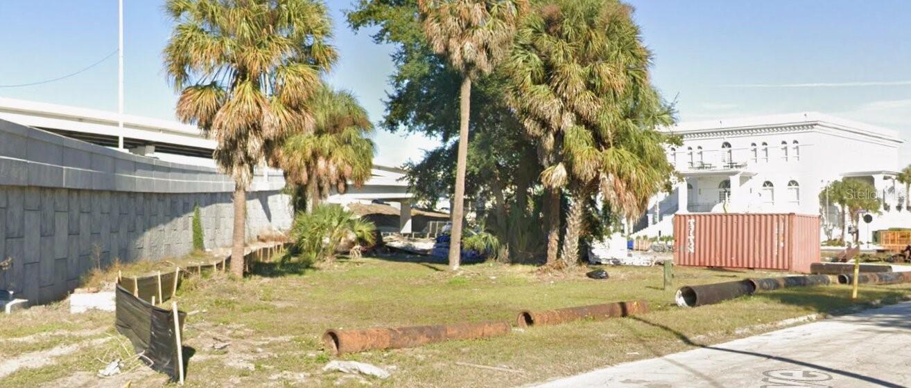 SPENCER PLACE - Land