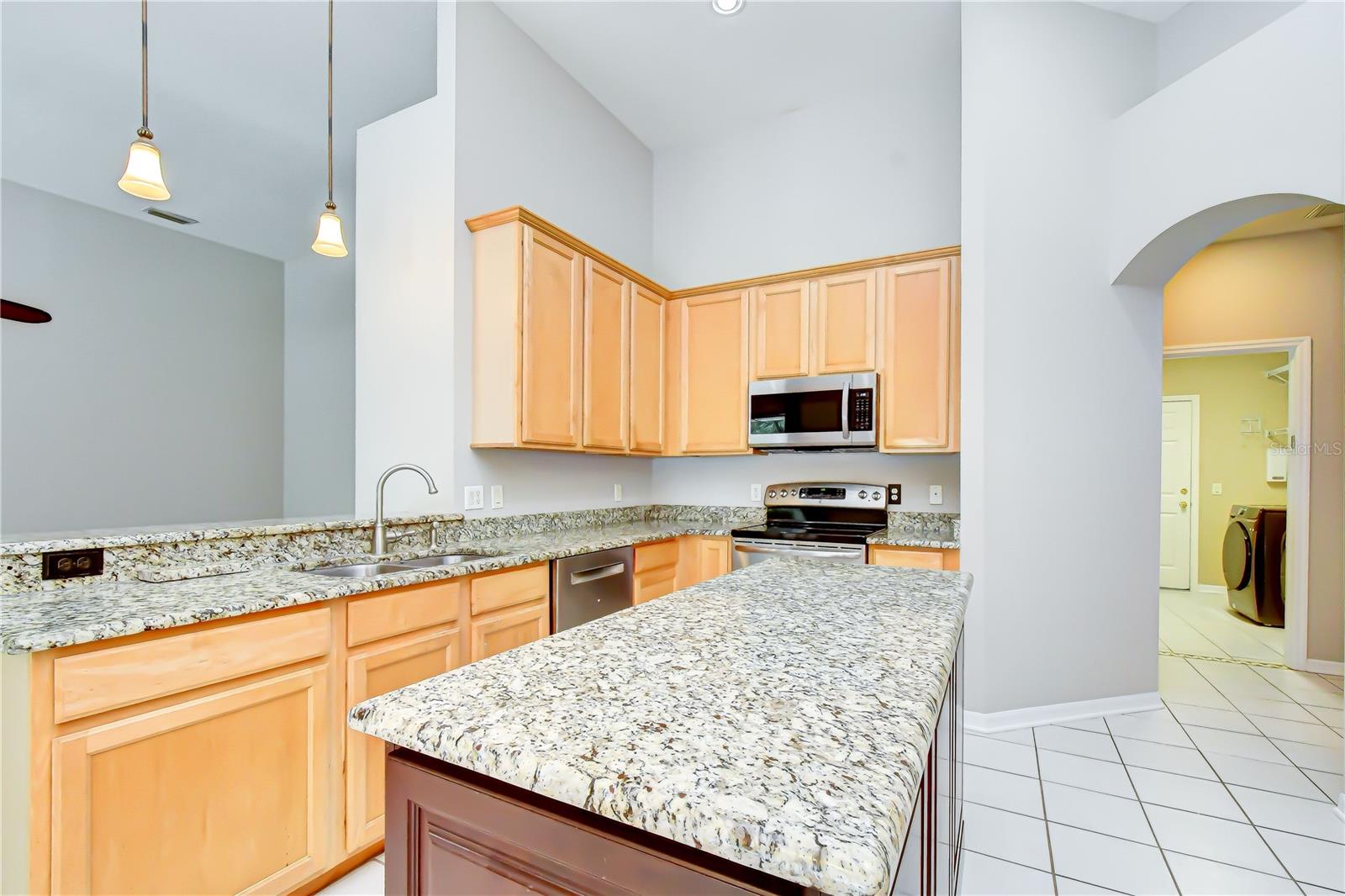 RIVER HILLS COUNTRY CLUB - Residential