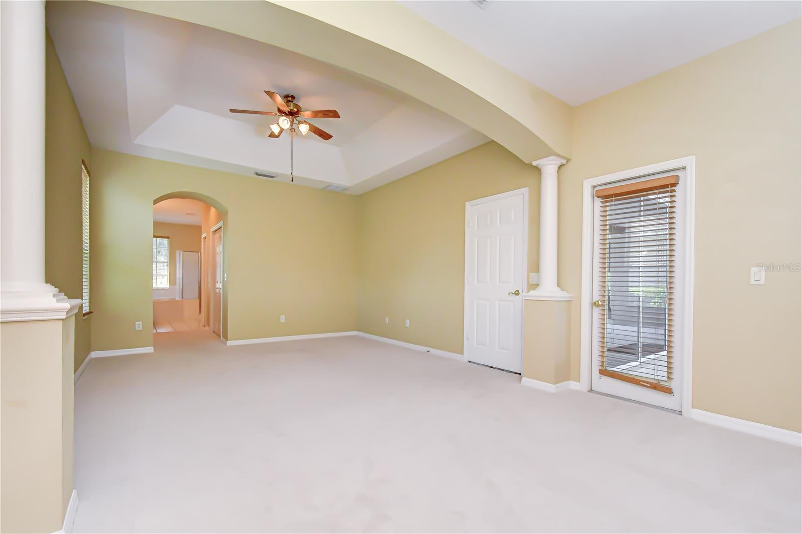 RIVER HILLS COUNTRY CLUB - Residential