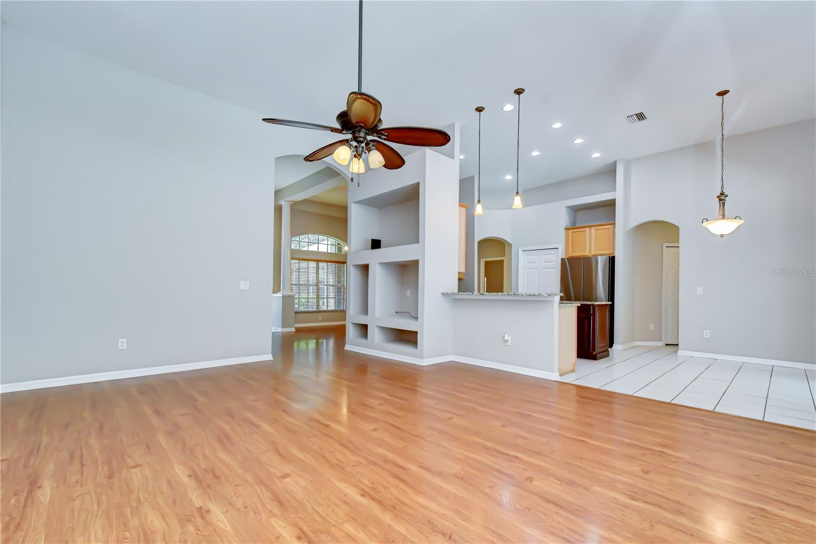 RIVER HILLS COUNTRY CLUB - Residential