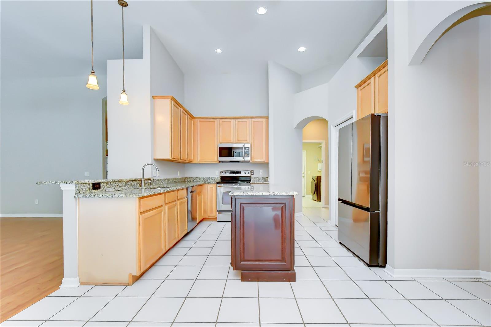 RIVER HILLS COUNTRY CLUB - Residential