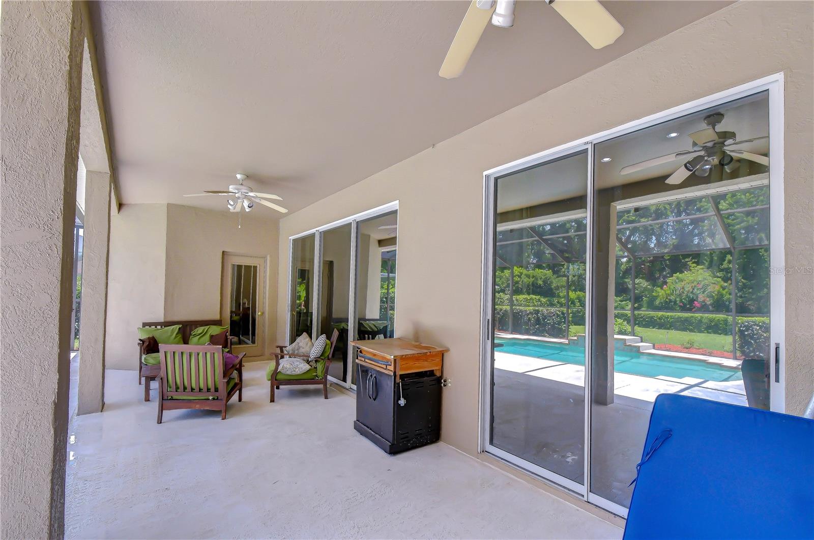 RIVER HILLS COUNTRY CLUB - Residential