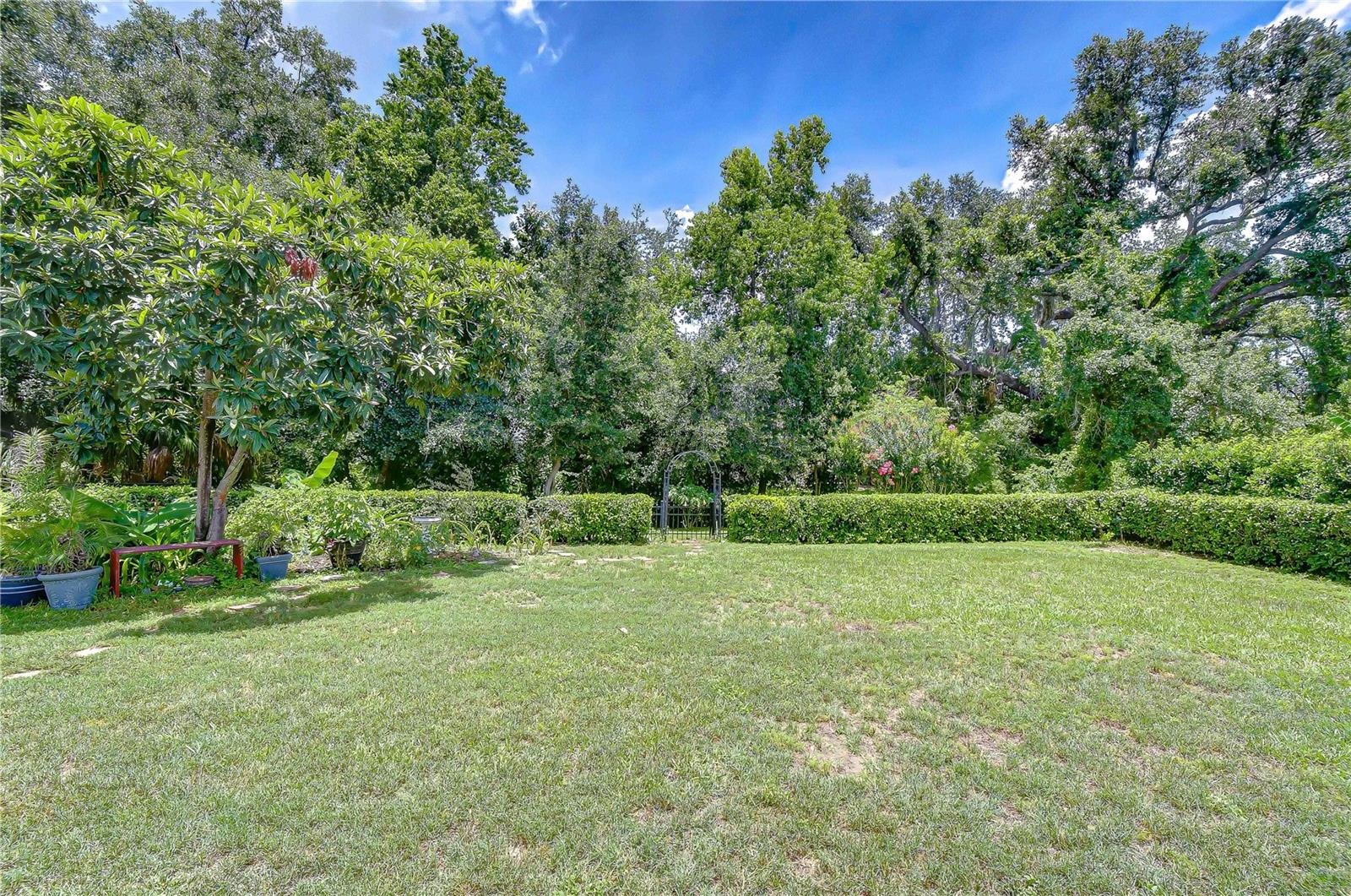 RIVER HILLS COUNTRY CLUB - Residential