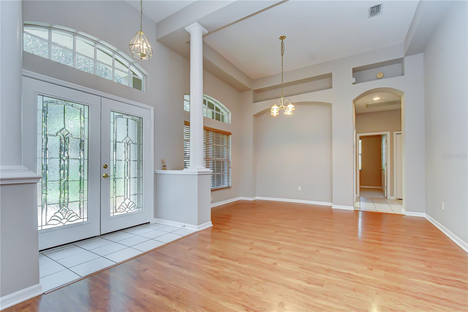 RIVER HILLS COUNTRY CLUB - Residential