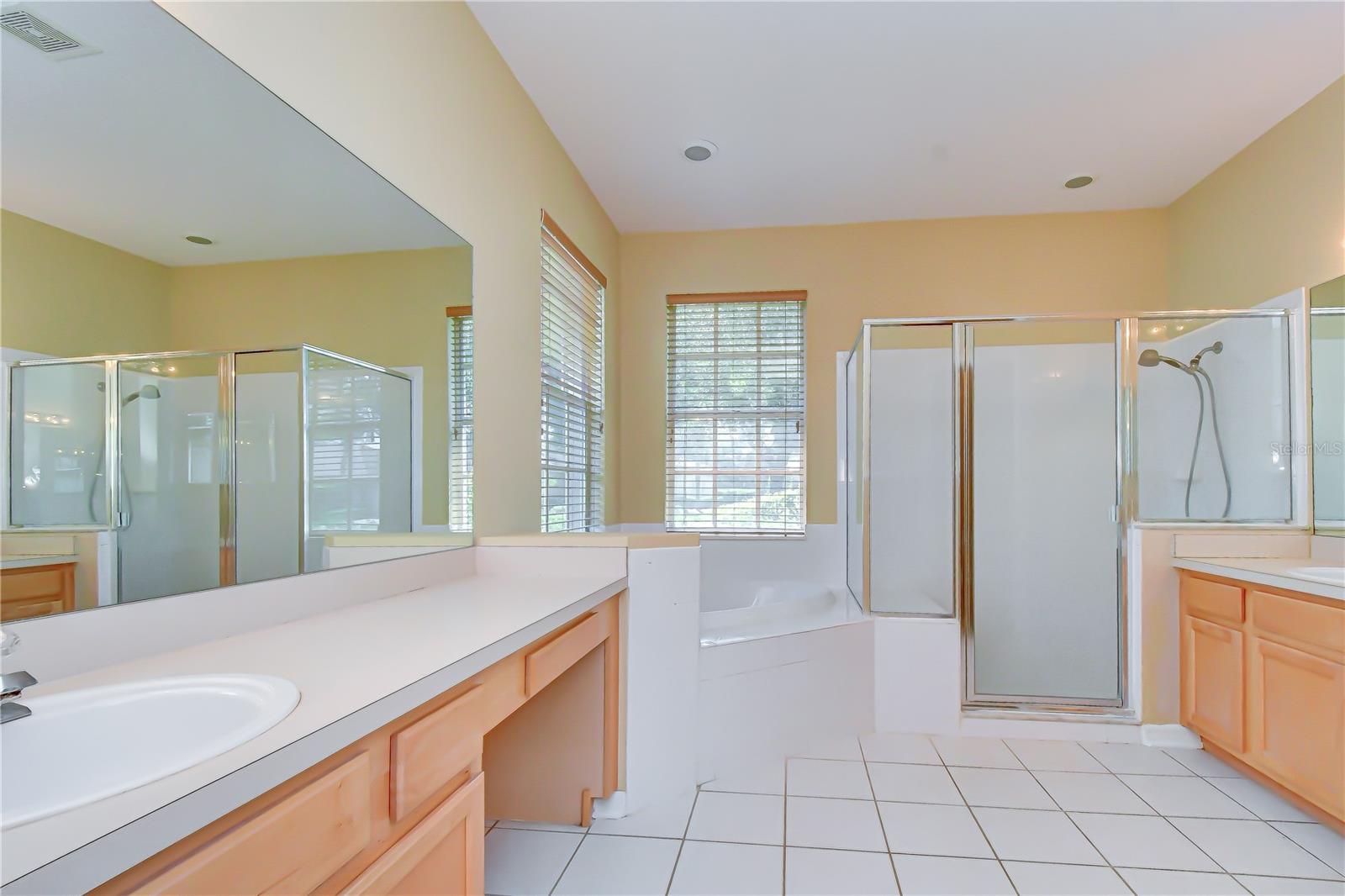 RIVER HILLS COUNTRY CLUB - Residential