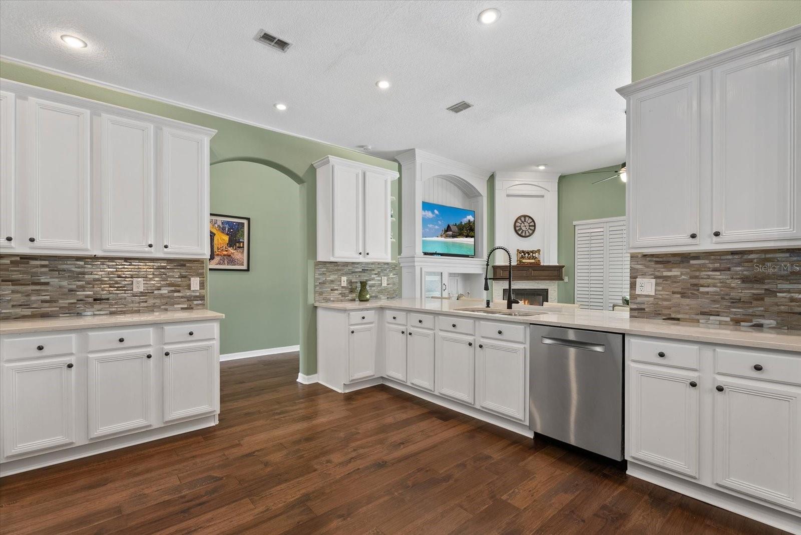 HUNTERS GREEN - OSPREY POINTE - Residential
