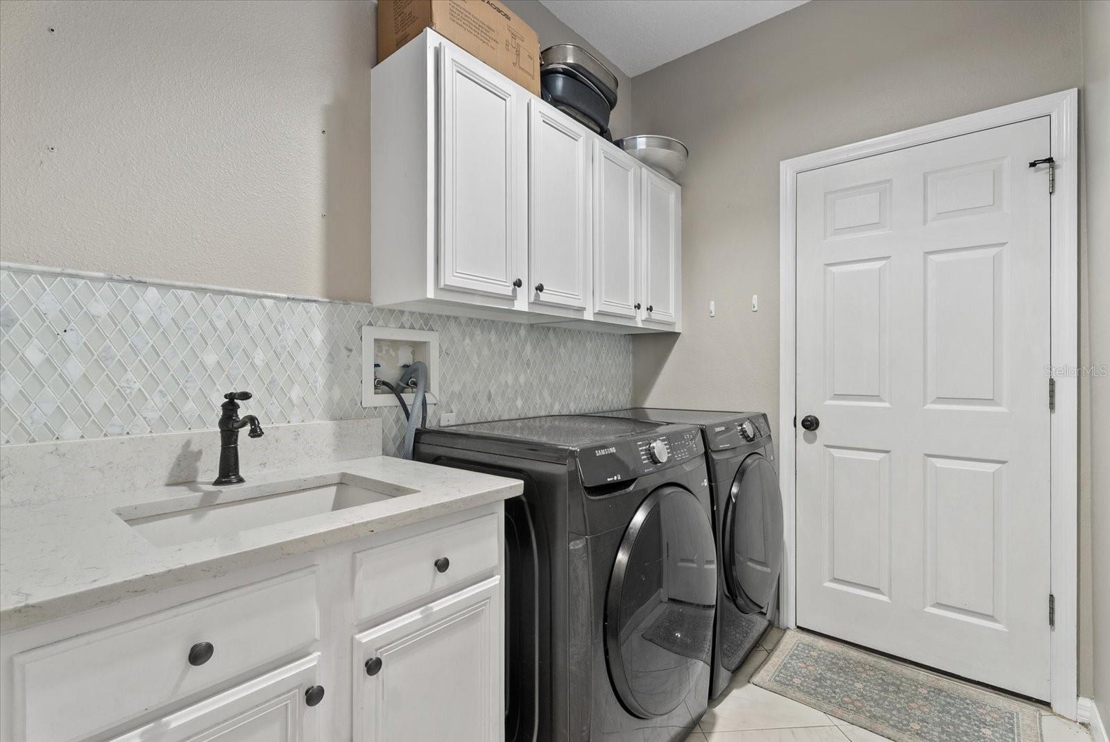 HUNTERS GREEN - OSPREY POINTE - Residential