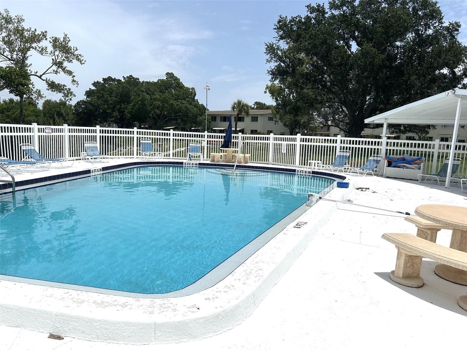 LAKE OVERLOOK APTS - Residential