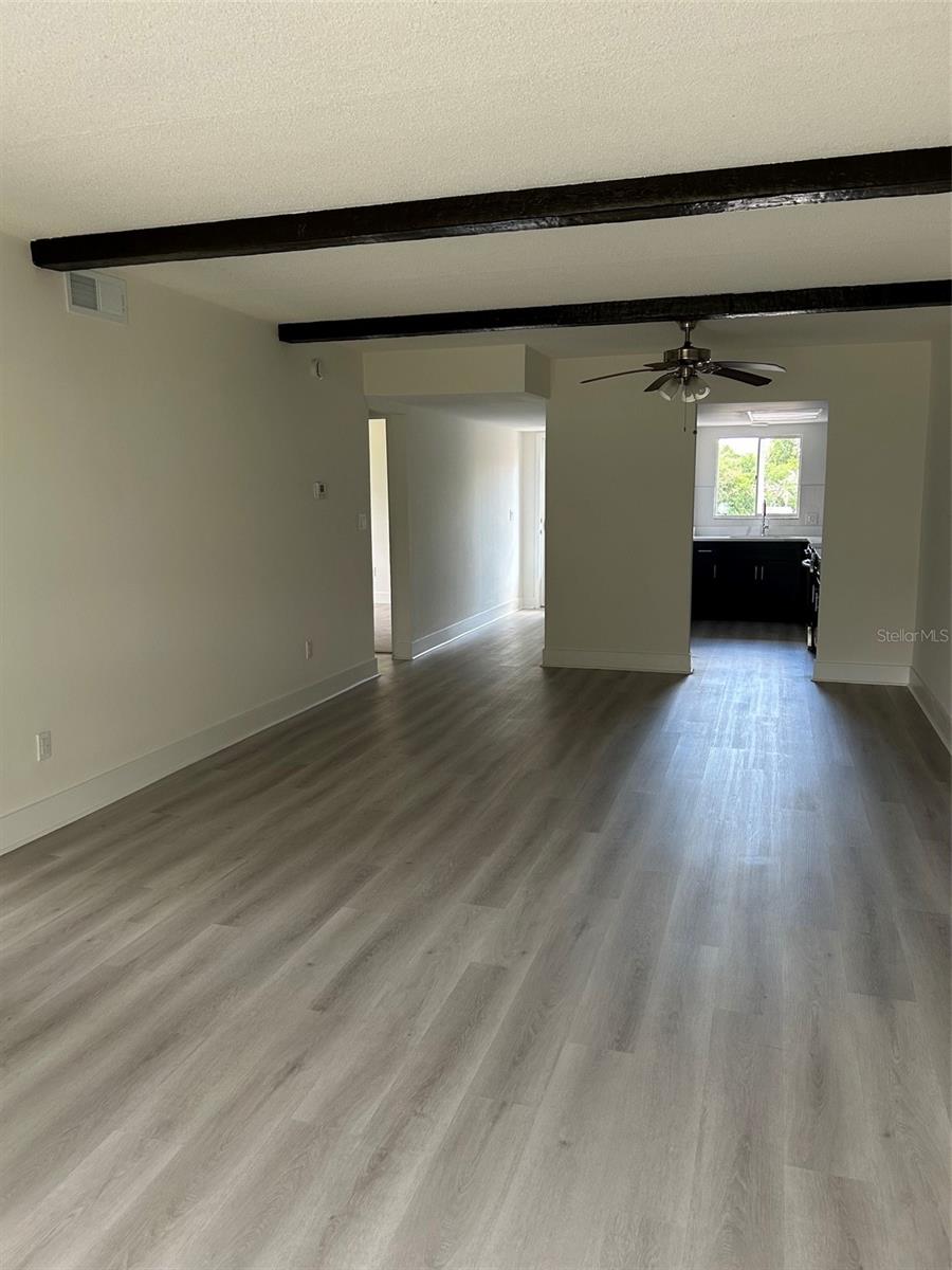 LAKE OVERLOOK APTS - Residential