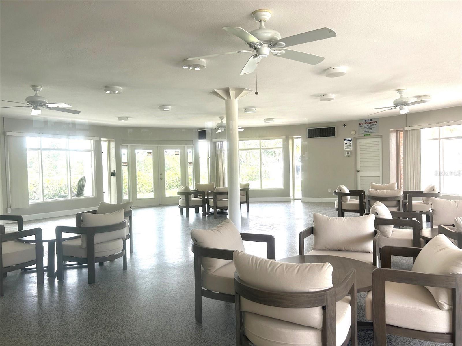 LAKE OVERLOOK APTS - Residential