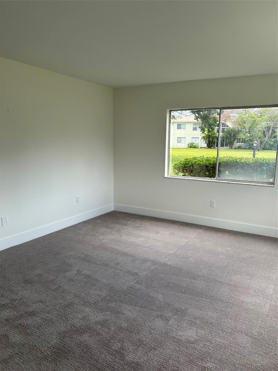 LAKE OVERLOOK APTS - Residential