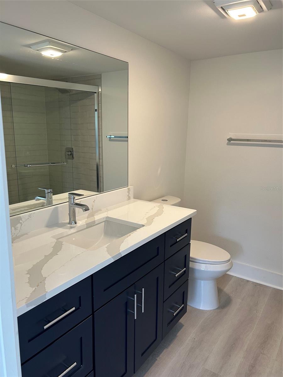 LAKE OVERLOOK APTS - Residential