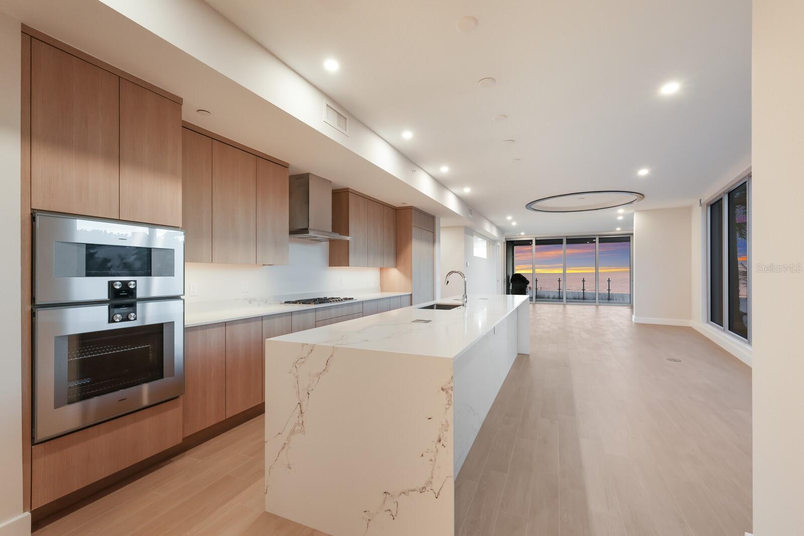 89 BEACH - Residential