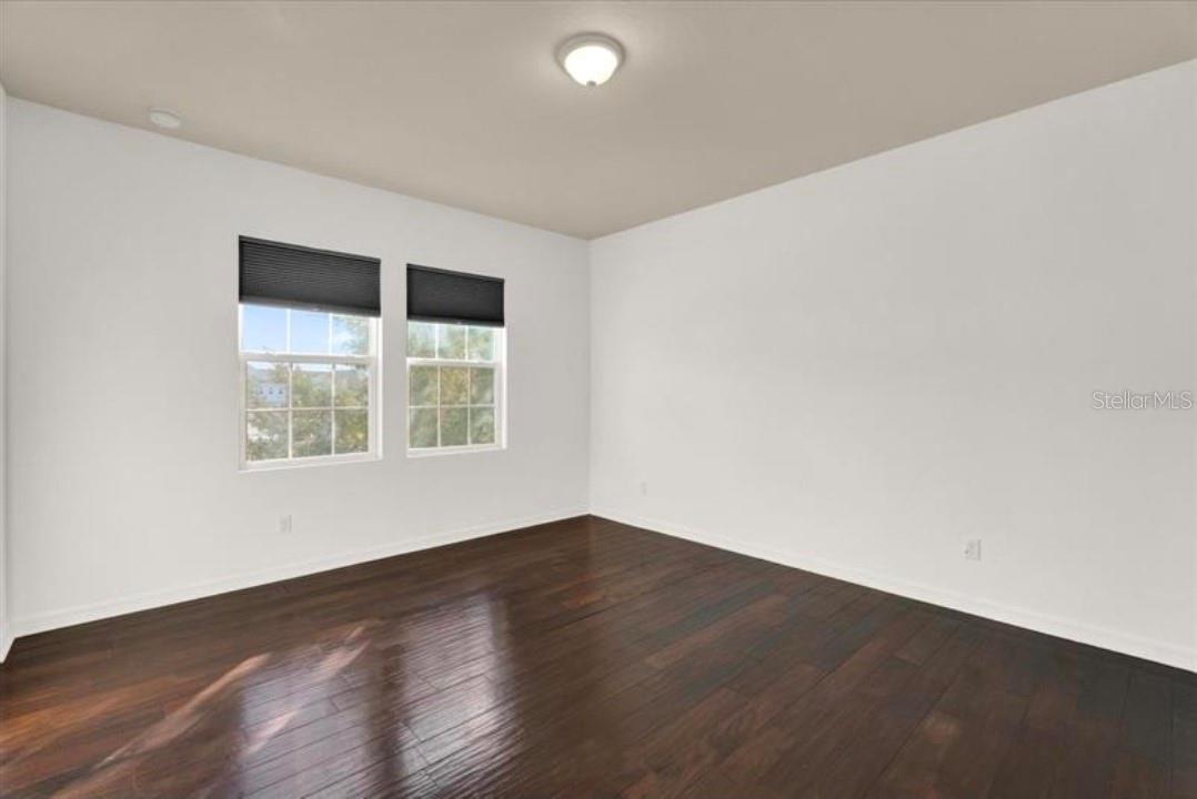 SOMERSET CHASE - Residential